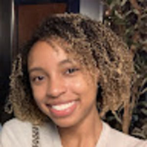 Meet your Posher, Alexis